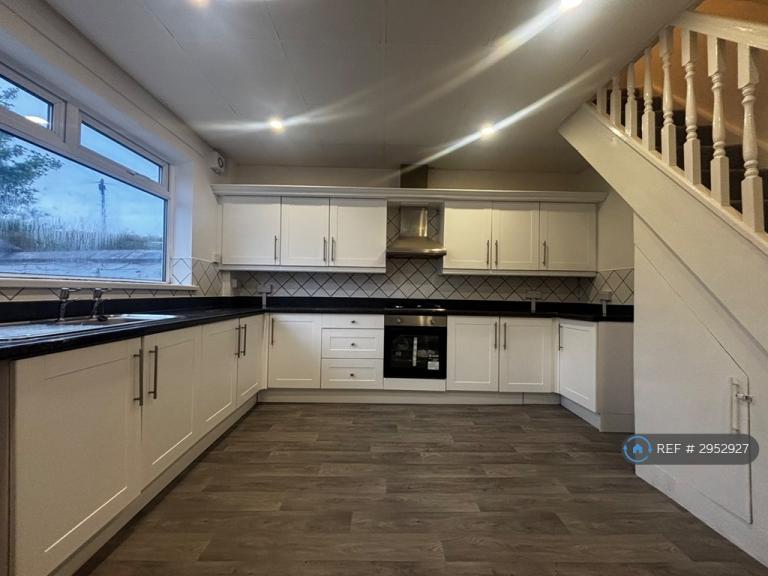 House Piggott Street in Farnworth