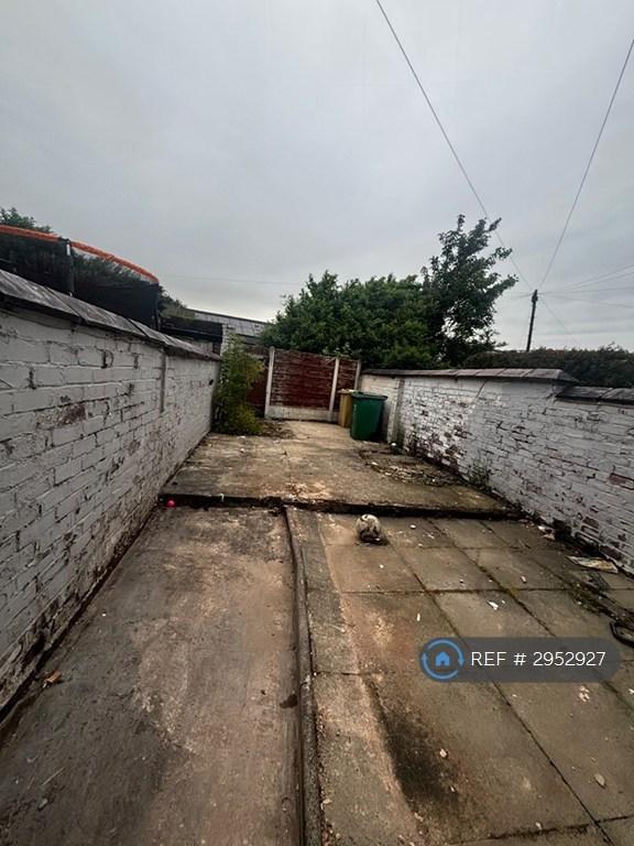 House Piggott Street in Farnworth