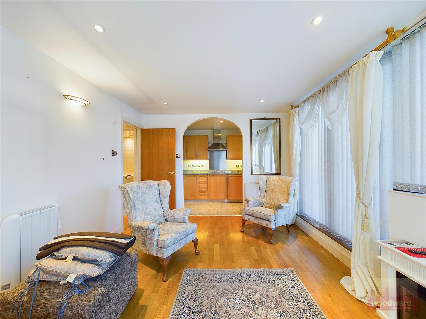 Flat Lyon Road in Greater London