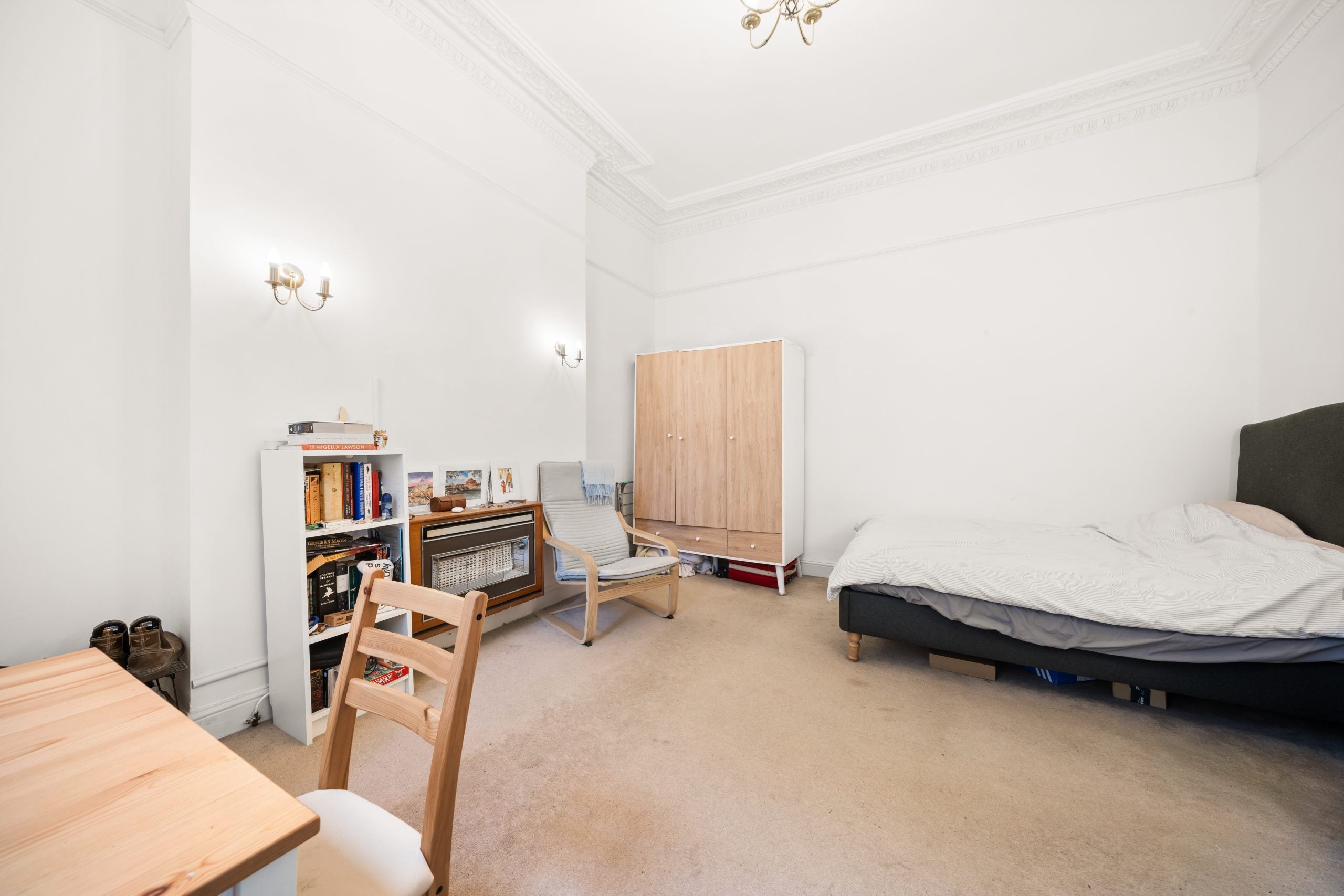 Flat Colville Road in Greater London