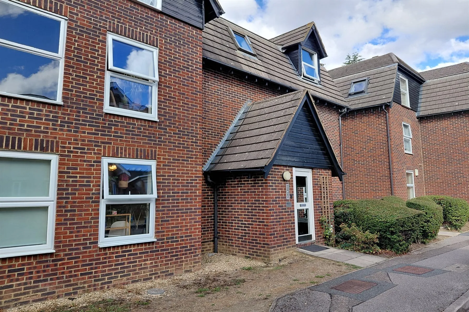Flat Millers Green Close in Greater London