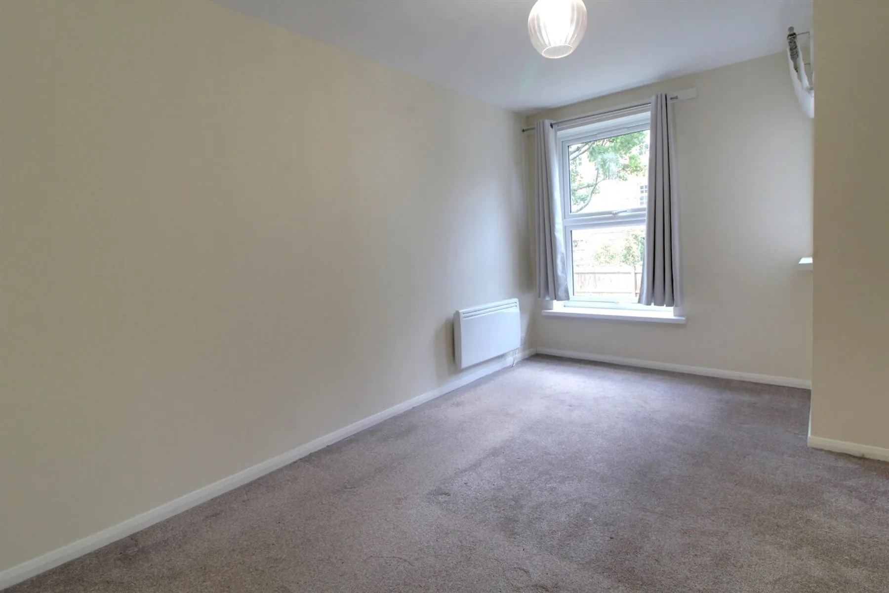 Flat Millers Green Close in Greater London