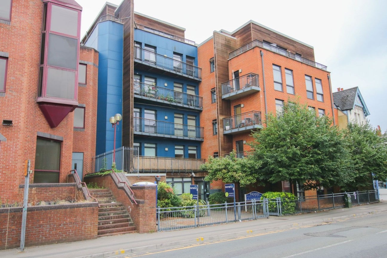 Flat Crown Street in Reading