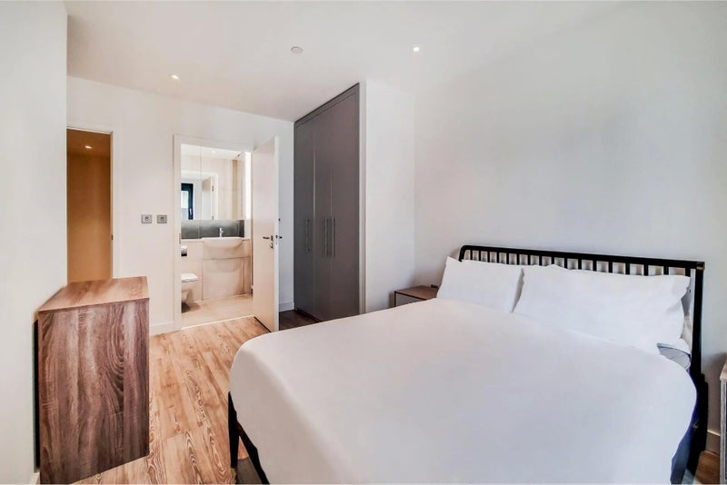 Room Exhibition Way in Greater London