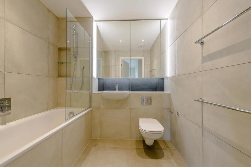 Room Exhibition Way in Greater London