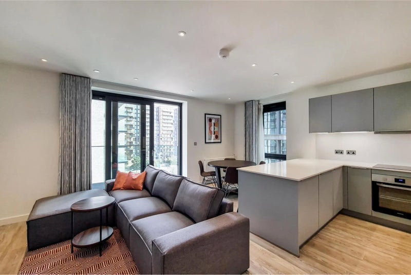 Room Exhibition Way in Greater London