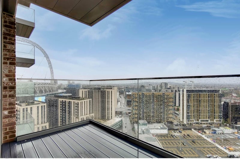Flat Exhibition Way in Greater London