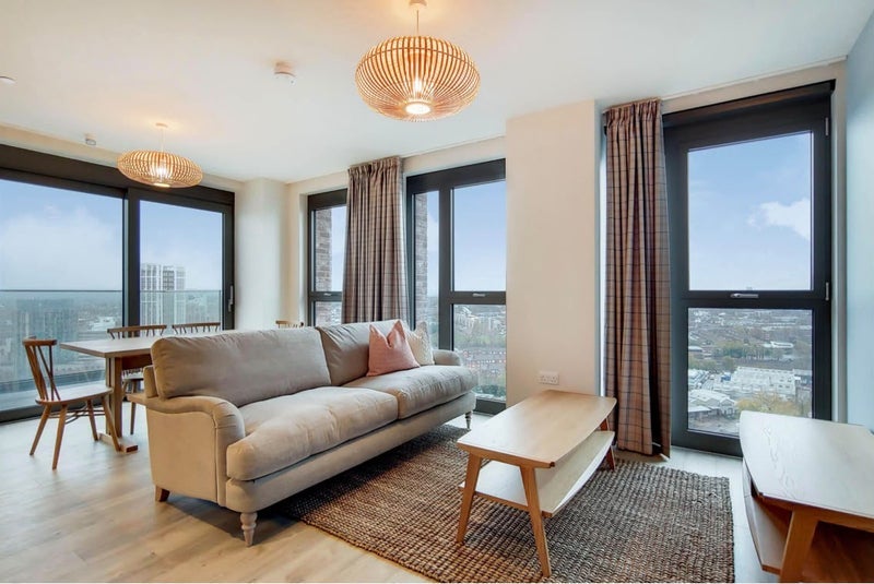 Flat Exhibition Way in Greater London