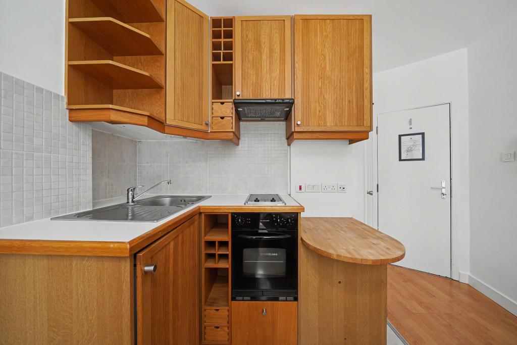 Flat Cartwright Gardens in Greater London