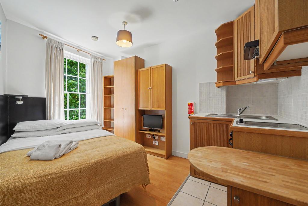 Flat Cartwright Gardens in Greater London