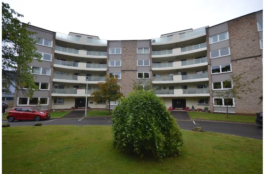 Flat Barnton Grove in City of Edinburgh