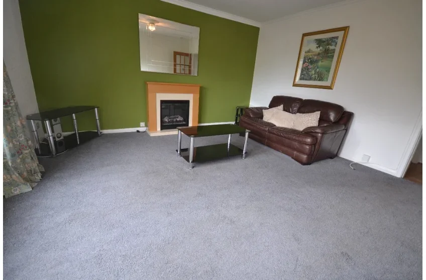 Flat Barnton Grove in City of Edinburgh