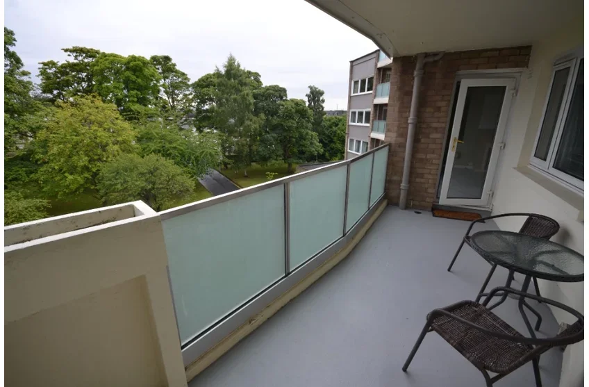 Flat Barnton Grove in City of Edinburgh