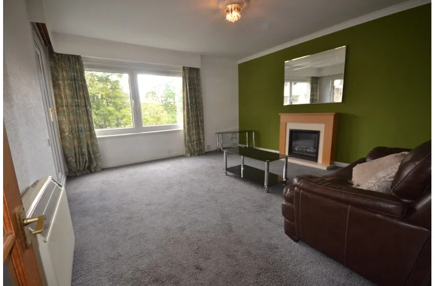 Flat Barnton Grove in City of Edinburgh