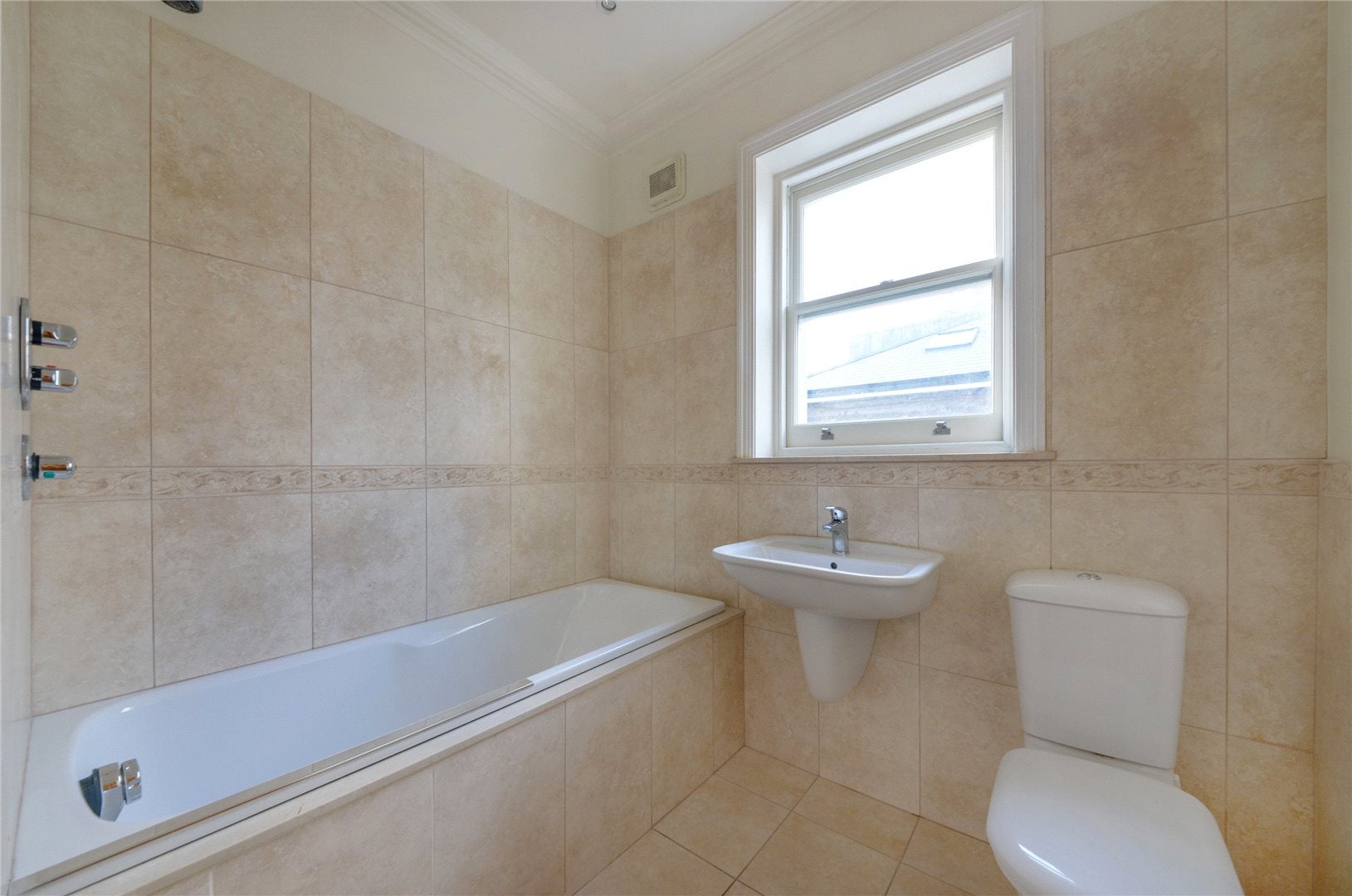 Flat Cambridge Gardens in Greater London