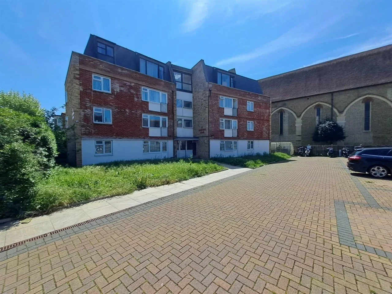 Flat St Barnabas Road in Greater London