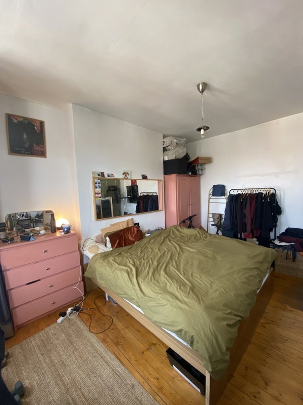 Room Abbotsford Avenue in Greater London