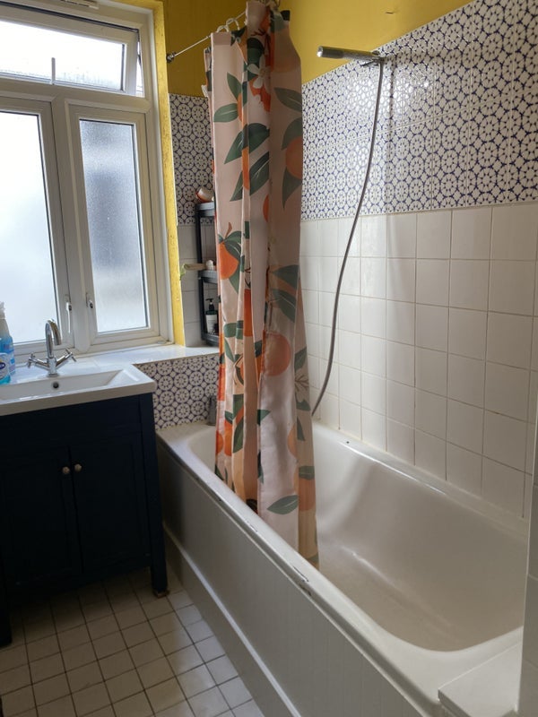 Room Abbotsford Avenue in Greater London