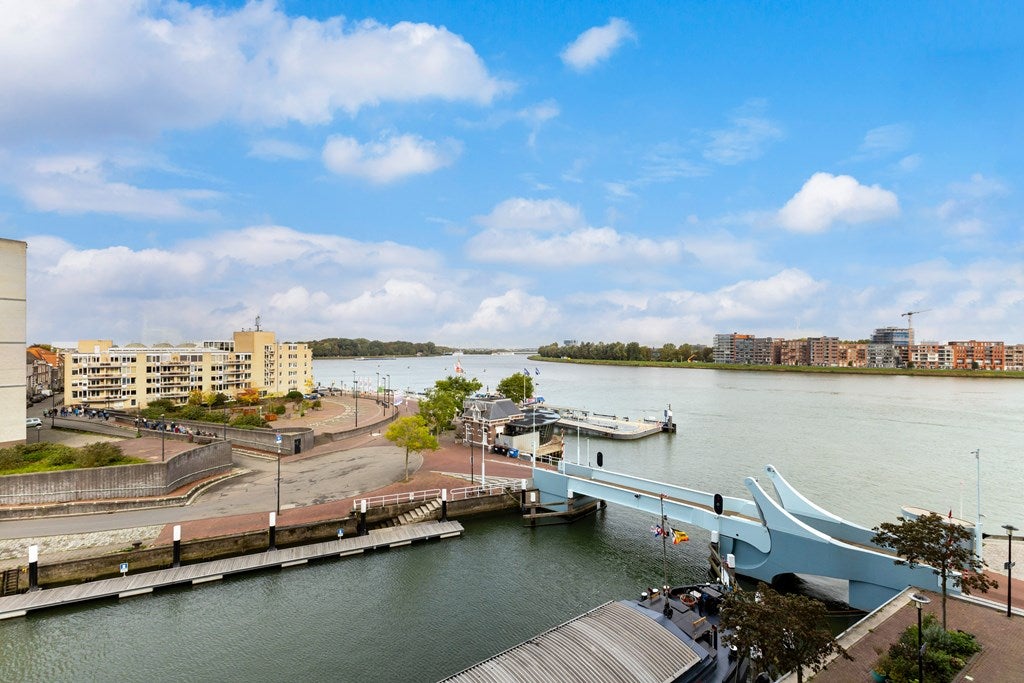 Appartement te koop: Schuttevaerkade 13, Dordrecht