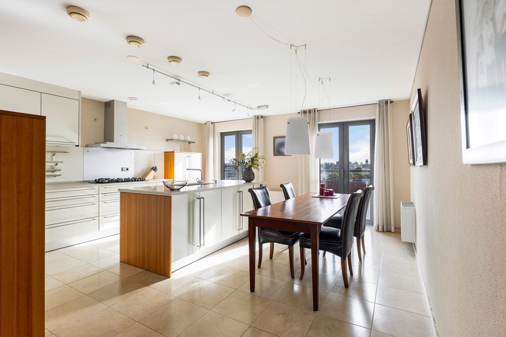 Appartement te koop: Schuttevaerkade 13, Dordrecht