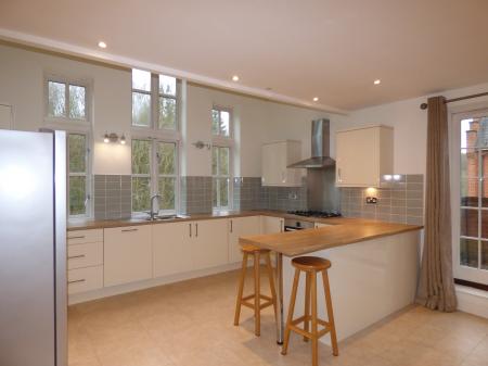 Flat Greensleeves Drive in Brentwood