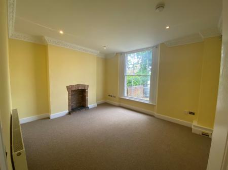 Flat Warwick Street in Rugby