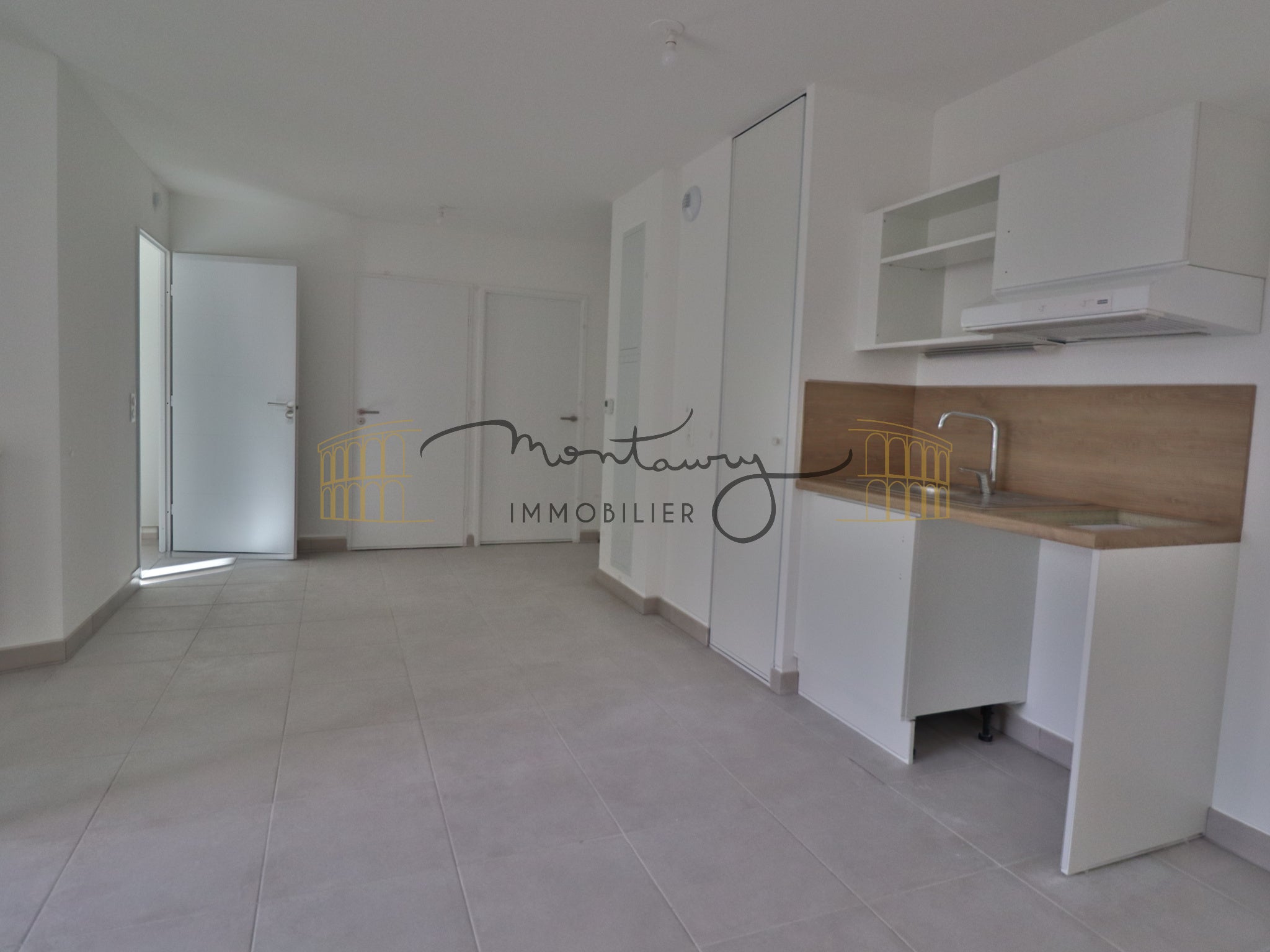 Flat Rue Louis Laget in Nîmes