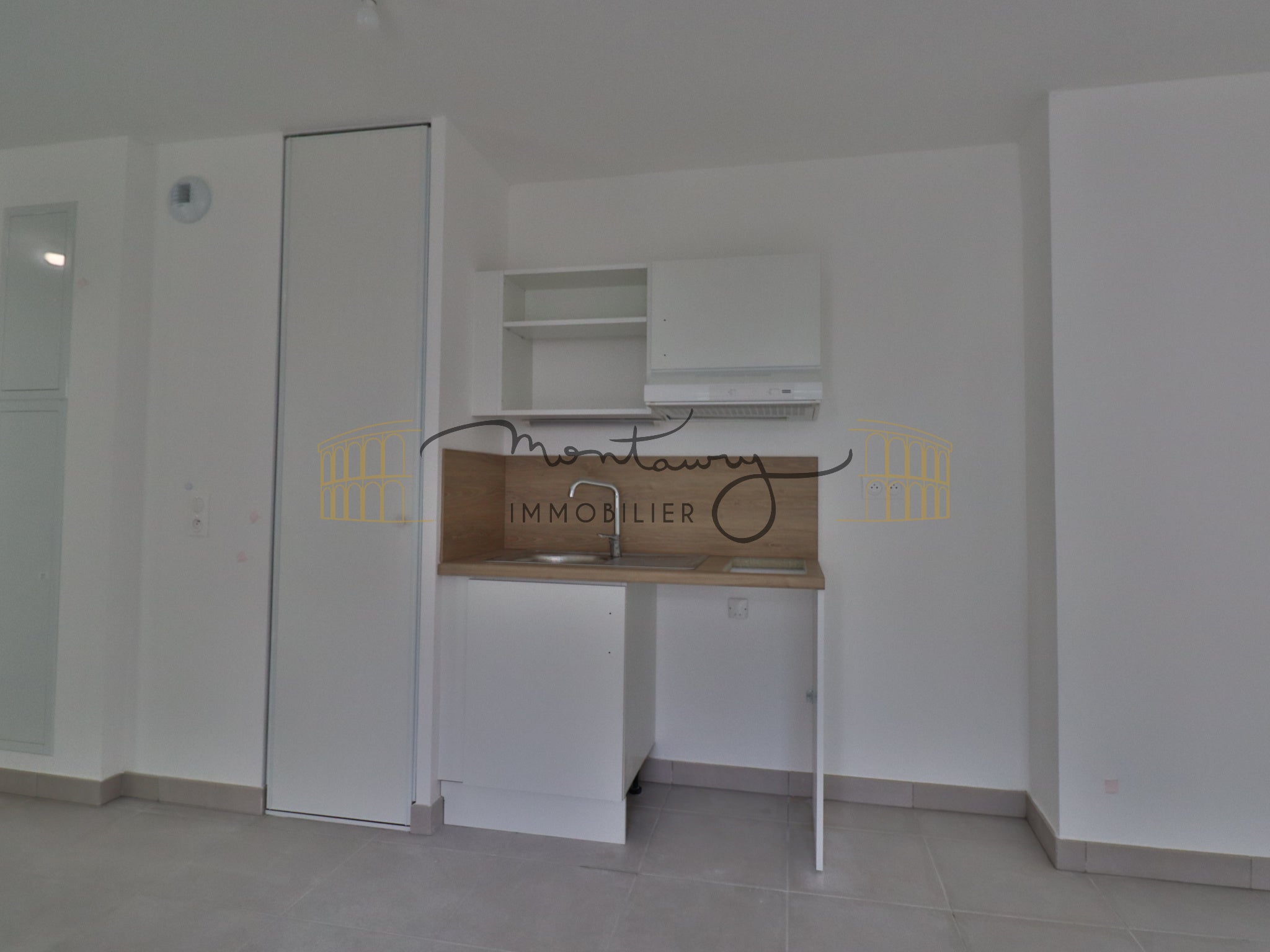 Flat Rue Louis Laget in Nîmes