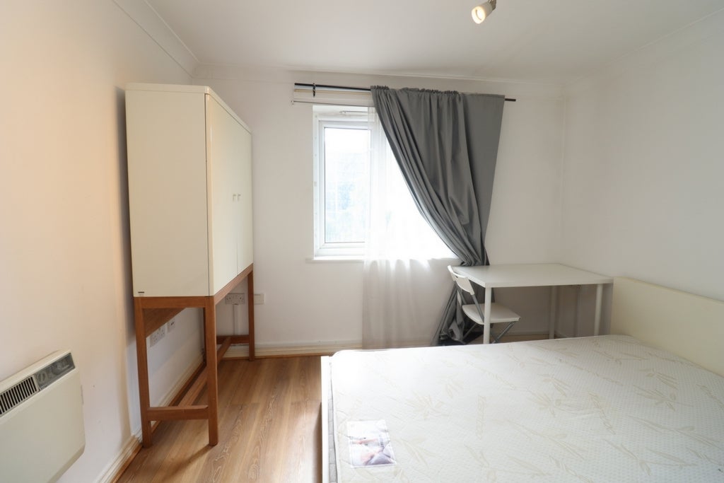 Room Globe Road in Greater London