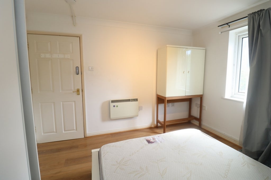 Room Globe Road in Greater London