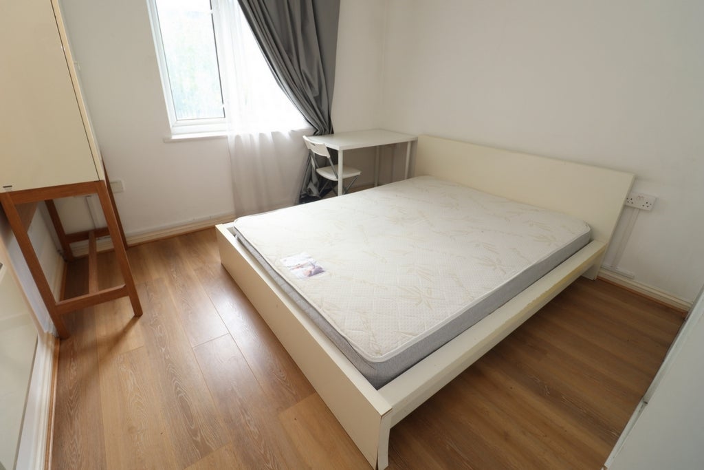 Room Globe Road in Greater London