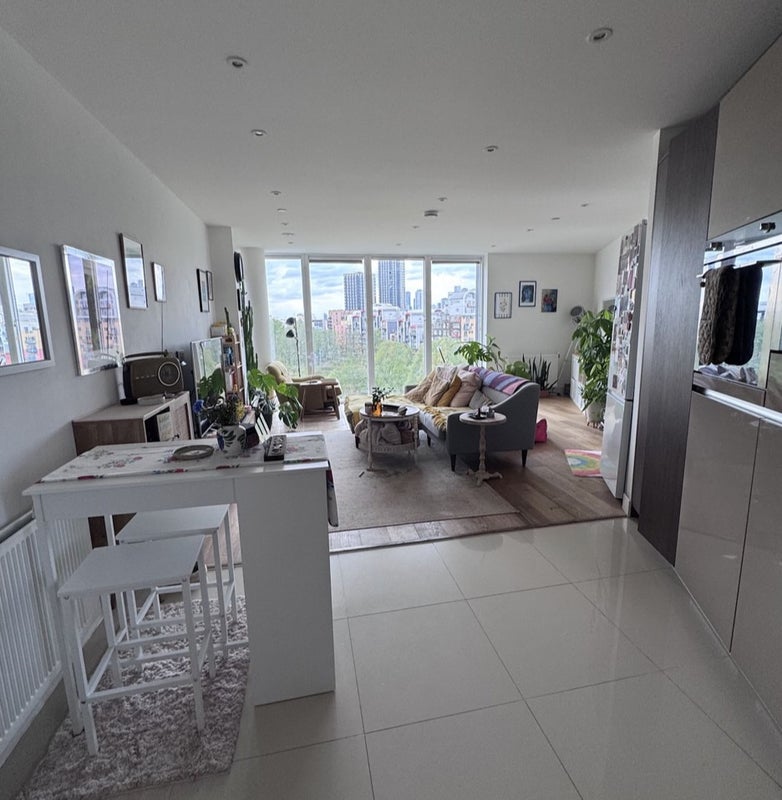 Room Fergus Street in Greater London