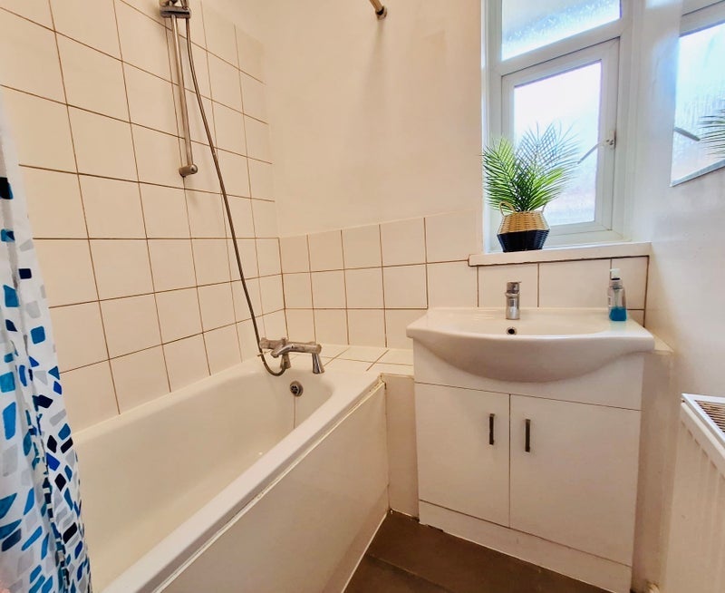 Room Cherbury Street in Greater London