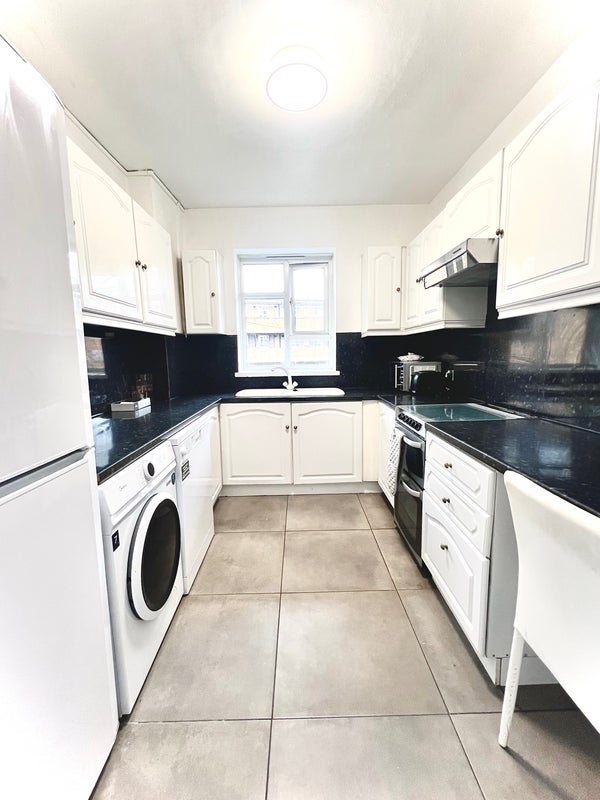 Room Cherbury Street in Greater London