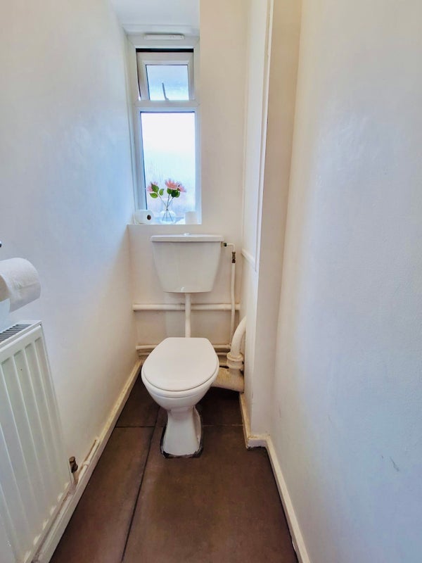 Room Cherbury Street in Greater London