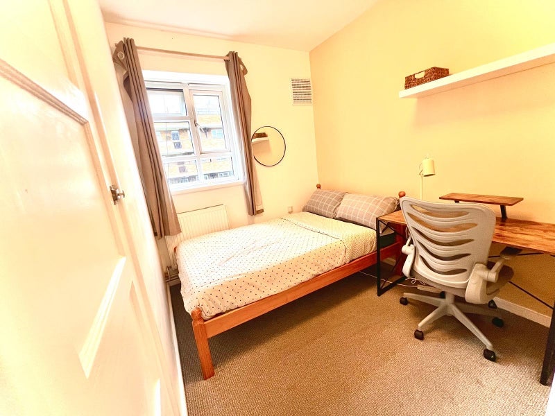 Room Cherbury Street in Greater London