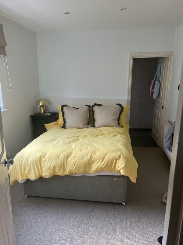 Flat Stephendale Road in Greater London