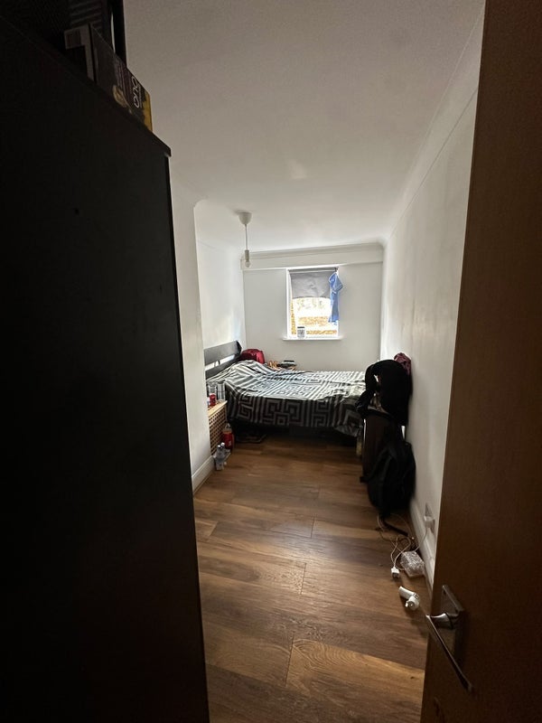 Room Poplar High Street in Greater London