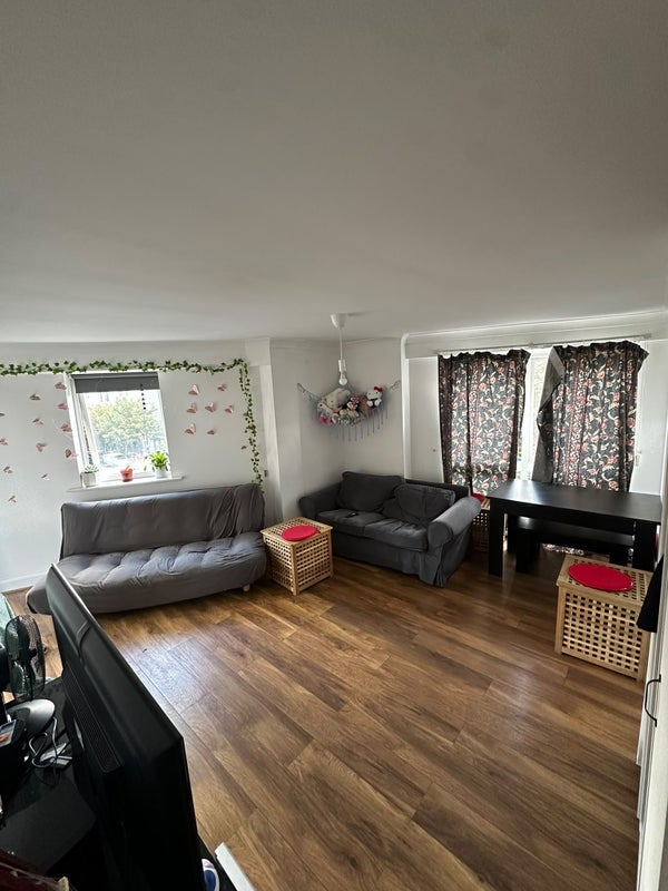 Room Poplar High Street in Greater London