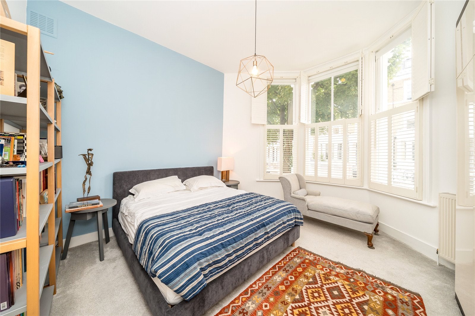 Flat Sinclair Road in Greater London