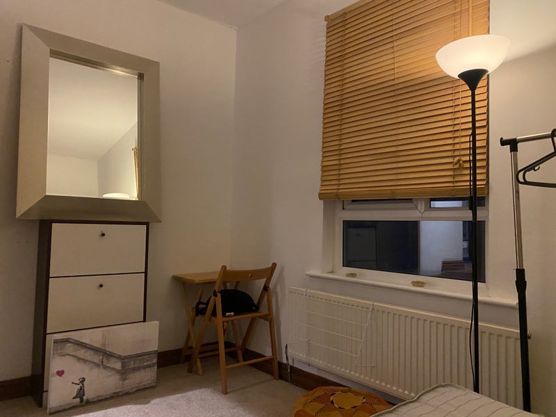 Room Hugh Oldham Drive in Salford