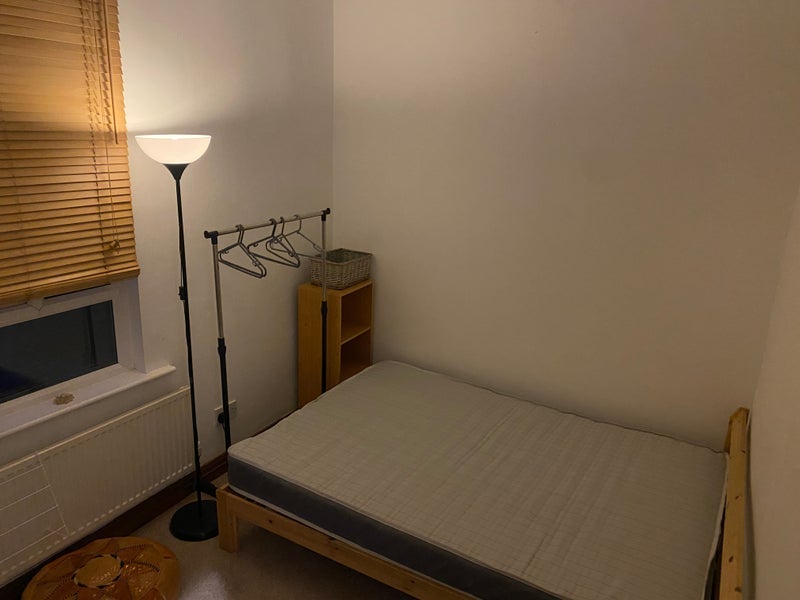 Room Hugh Oldham Drive in Salford