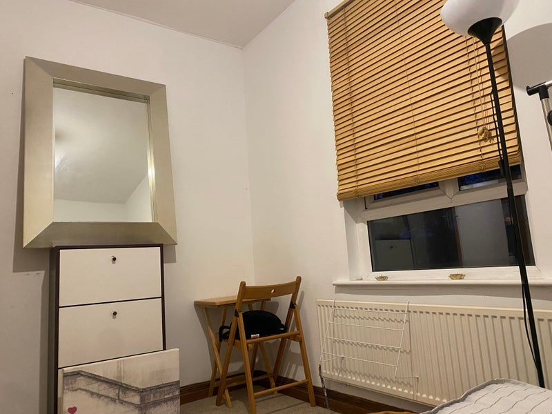 Room Hugh Oldham Drive in Salford