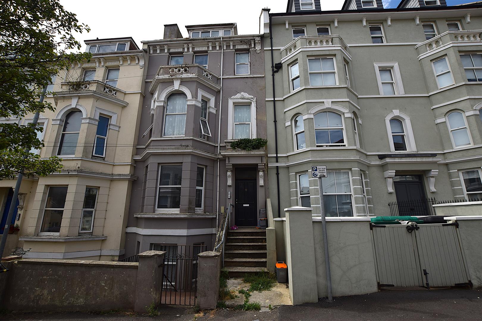 Flat Stockleigh Road in St Leonards