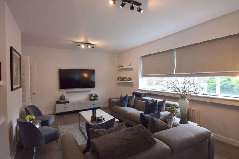 Flat Lyttelton Road in Greater London