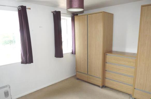 Flat Courtlands Close in Watford