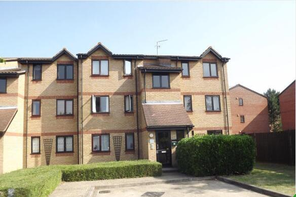 Flat Courtlands Close in Watford