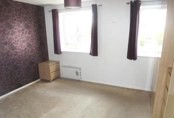 Flat Courtlands Close in Watford