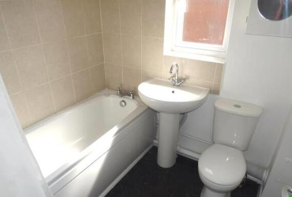 Flat Courtlands Close in Watford