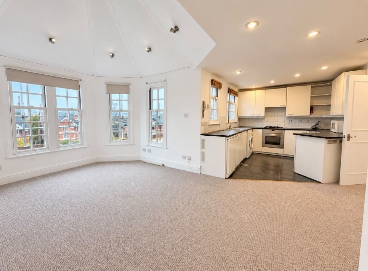 Flat Madeley Road in Greater London
